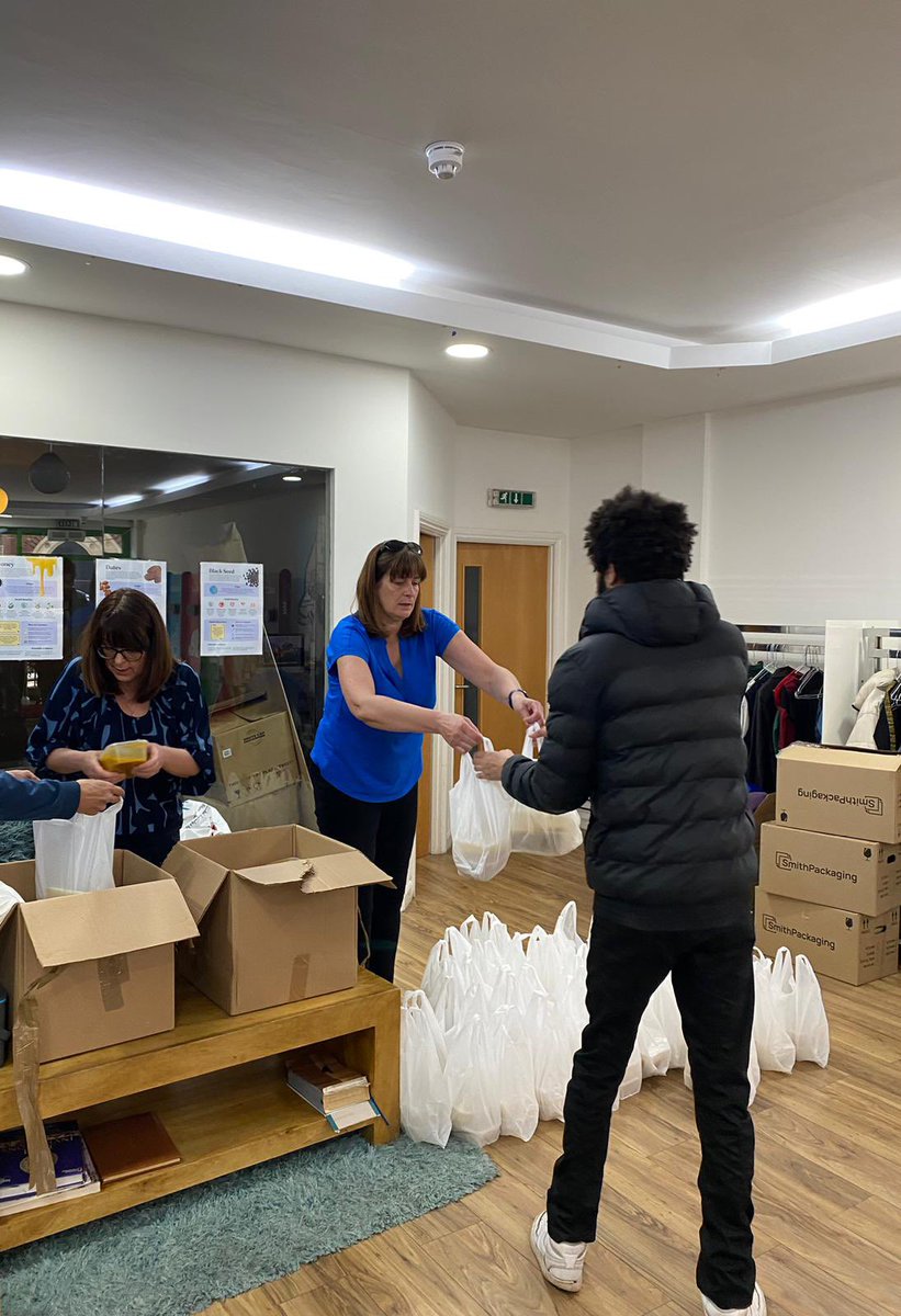 CILuton's tweet image. Thank you to @LinseyJSweet from @LutonRising and Sue from @ActiveLuton for their support at the Curry Kitchen tonight 

#CurryKitchen #Support #LocalCauses