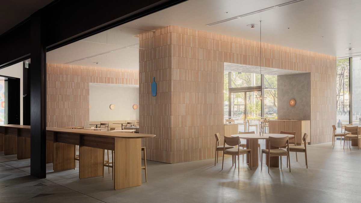 dezeen's tweet image. Keiji Ashizawa Design sourced local materials for the design of Blue Bottle Coffee cafe in Nagoya, Japan, which features tiles across its surfaces and lamps made from pottery plates:
dezeen.com/2024/05/17/blu…