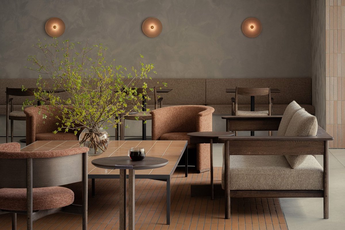 dezeen's tweet image. Keiji Ashizawa Design sourced local materials for the design of Blue Bottle Coffee cafe in Nagoya, Japan, which features tiles across its surfaces and lamps made from pottery plates:
dezeen.com/2024/05/17/blu…