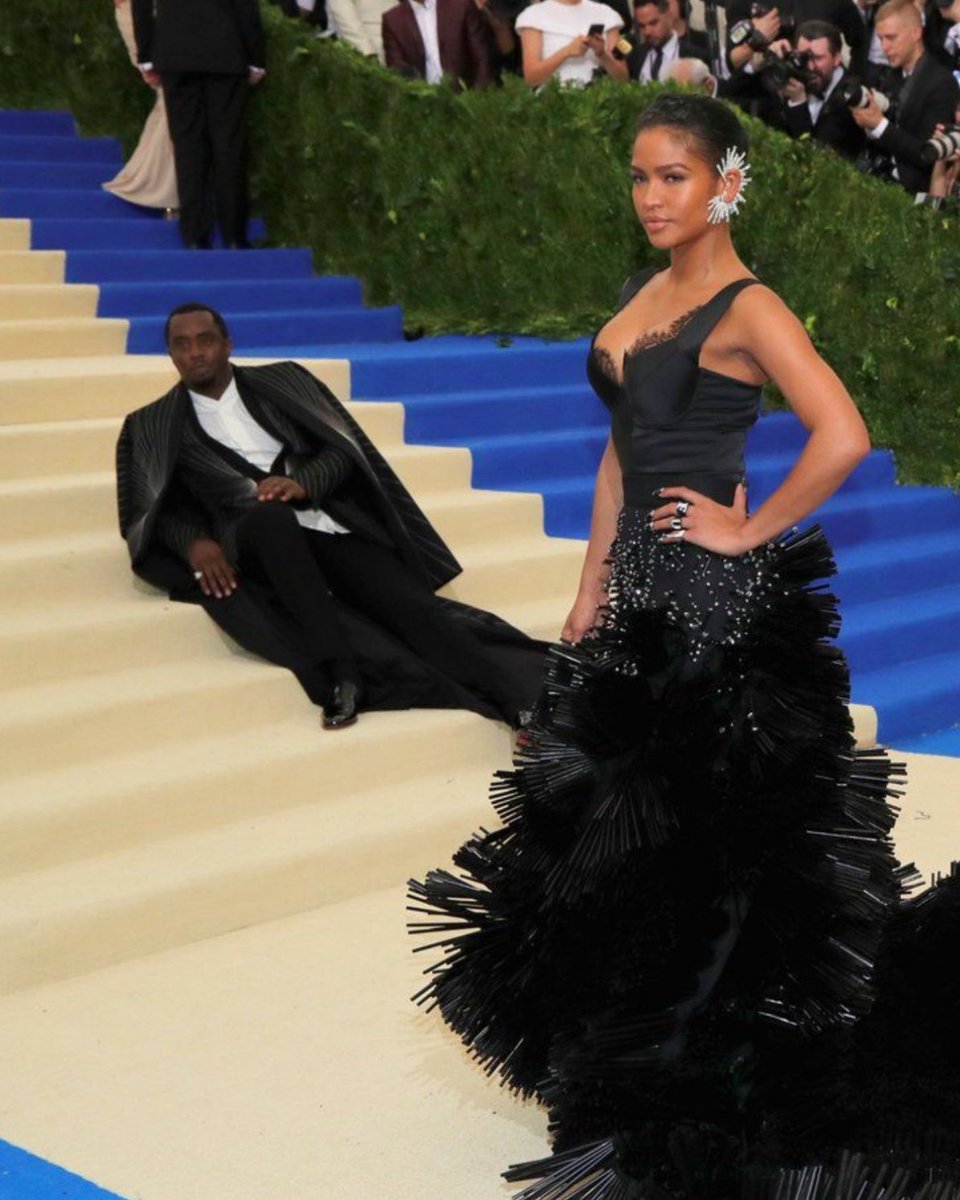 spectafb's tweet photo. Dire que cette photo de Diddy et Cassie au Met Gala était un an APRÈS la vidéo qu’on vient de voir… Tout le monde disait « Couple Goal » 

Rappel ultime de se méfier des apparences. https://t.co/jfoK3DWS6g