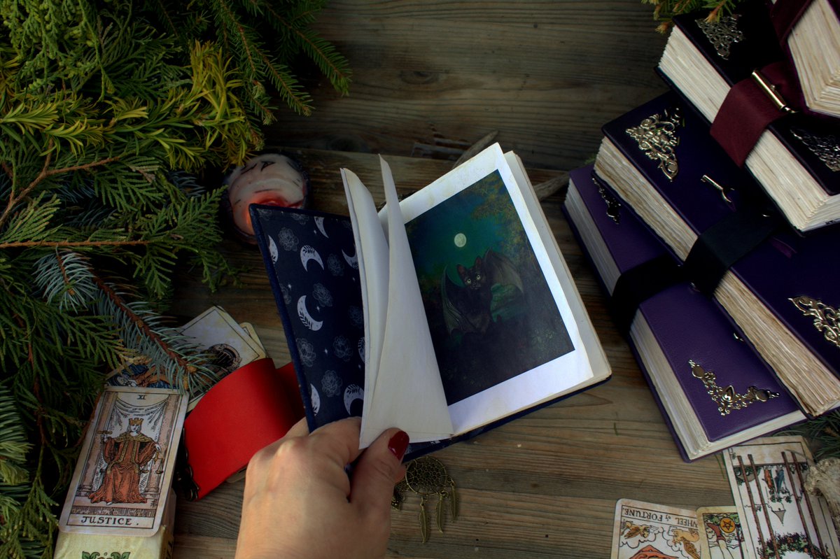 MemoryKeeper9's tweet image. Little Notebook in suede cover handmade
made in the technique of artificial aging.
Inside the notebook - carefully aged sheets
🌘🌑🌒
memorykeeper.store/products/pract…