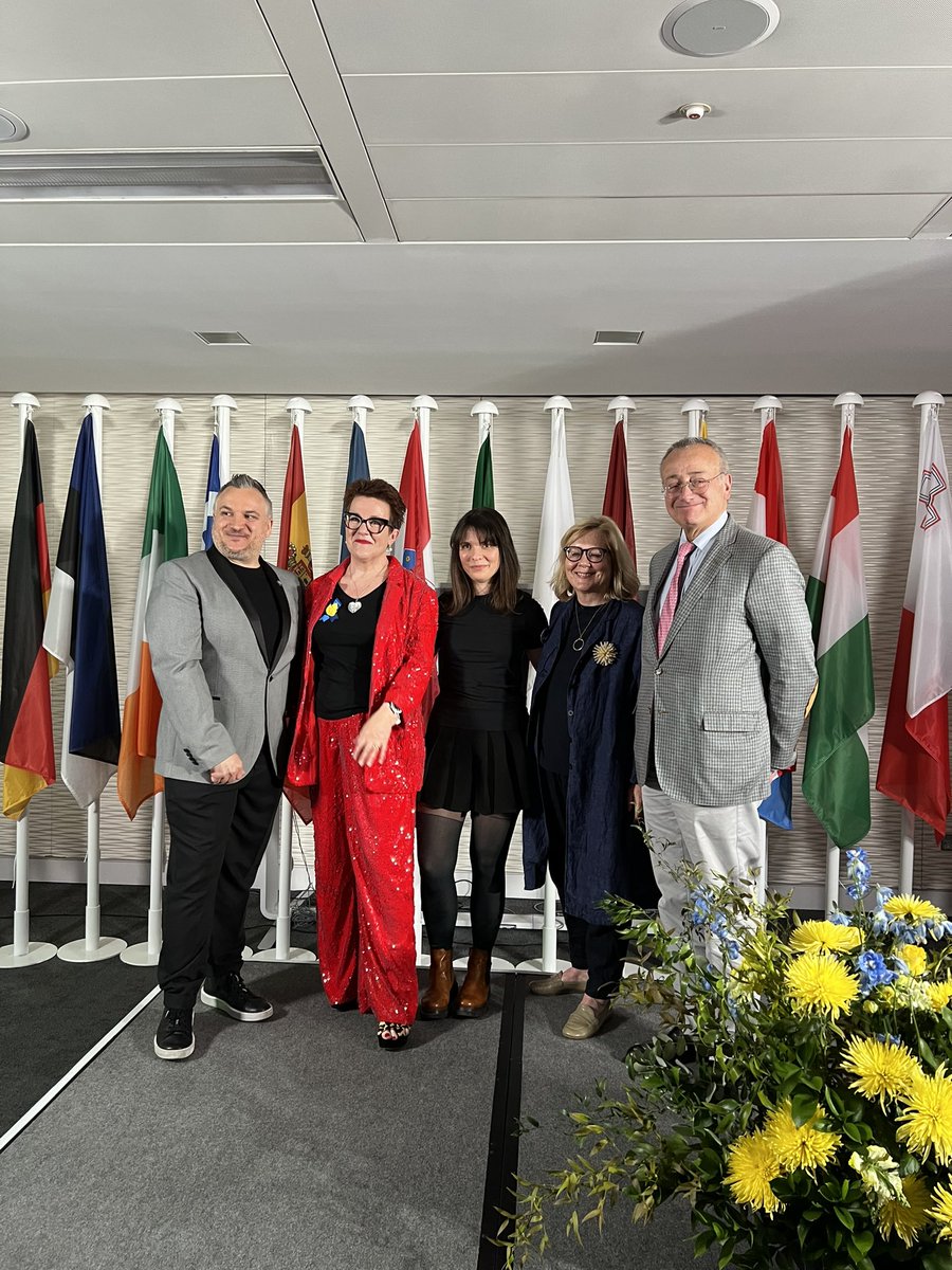 Open doors for the launch of the 2nd edition of #EUWritersFest at Europe House tonight! Amb @PedroSerranoEU with @epinuk @EUNICLONDON @eurolitnet @GoldRosie @britishlibrary welcomed established and emerging writers & delivered a speech on transformation - the festival’s theme!