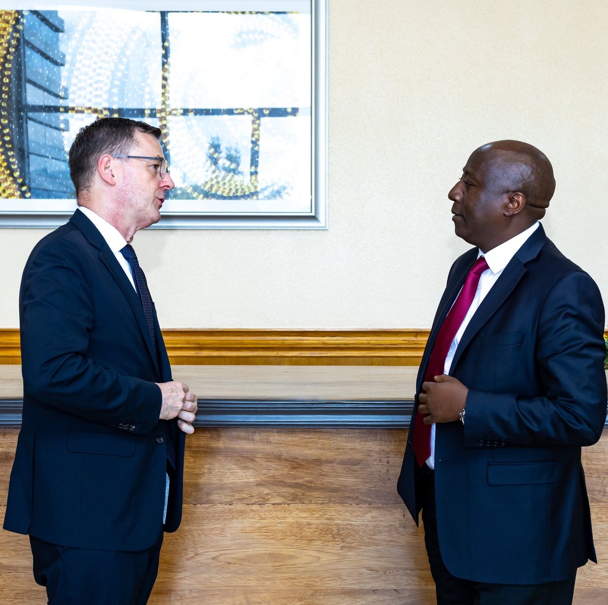 PHOTOS: Prime Minister Edouard Ngirente on Friday met with Sérgio Pimenta, the IFC Regional Vice President for the Middle East and Africa. They discussed about the progress of the projects funded by the company in #Rwanda.