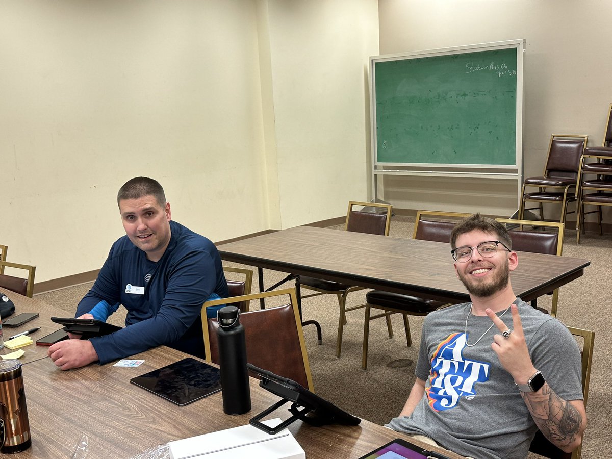 Great table day with <a href="/Dr0K0rn/">Doug OKorn</a> and Dylan from Van Voorhis <a href="/mikelindseywv/">Mike Lindsey</a> <a href="/Matt__Rash/">Matt Rash</a> <a href="/MikeSBurgess_/">Michael</a> <a href="/team_oselett/">Danielle Oselett</a> <a href="/404girl/">Betsy Francis</a> #FIRE 🔥
