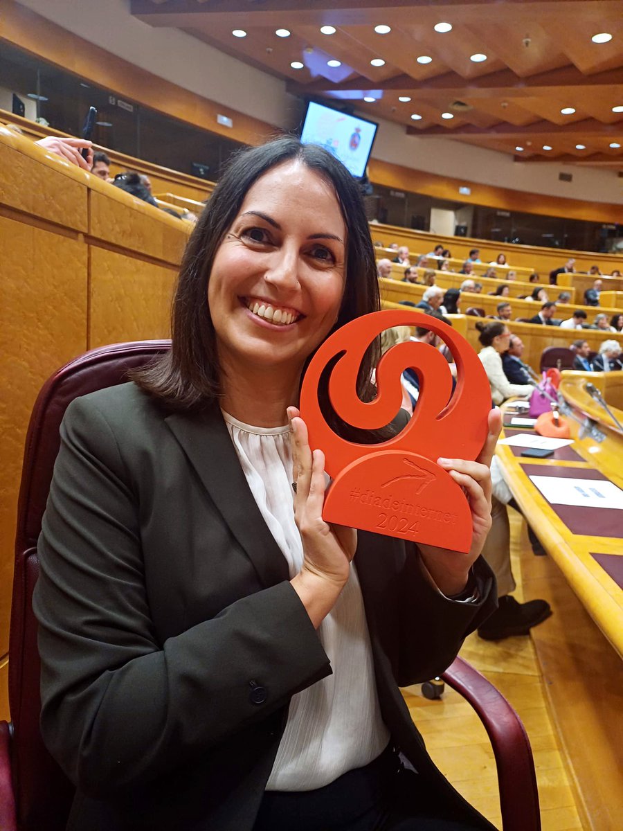 Hoy he recibido en el Senado el premio a la mejor Marca Personal en Viajes y Turismo con motivo del #DiadeInternet. ¡Muchísimas gracias por este reconocimiento! 😊

#premiosdeinternet @diadeinternet