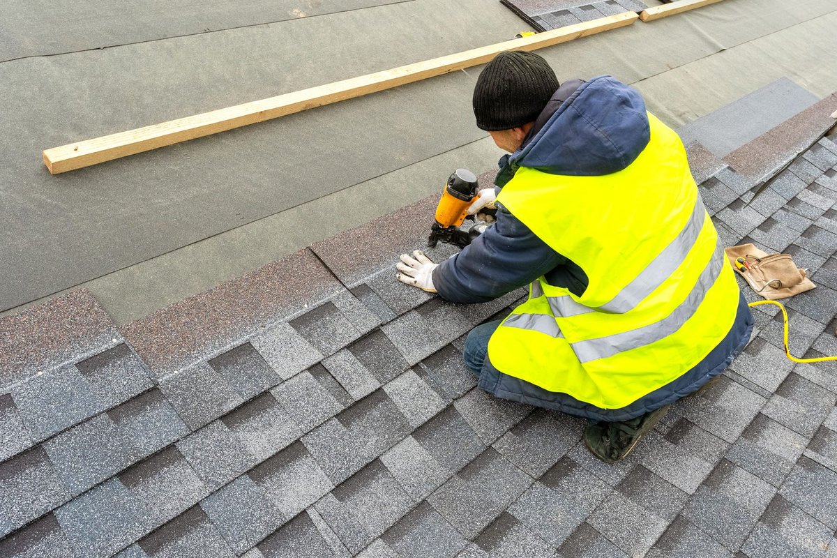 Should I #replace my #roof ? Here’s what to consider zurl.co/uwEg #ShariJansen #EastsideRealEstate #KW #KellerWilliams #KWEastside #KWKirkland #BellevueRealEstate