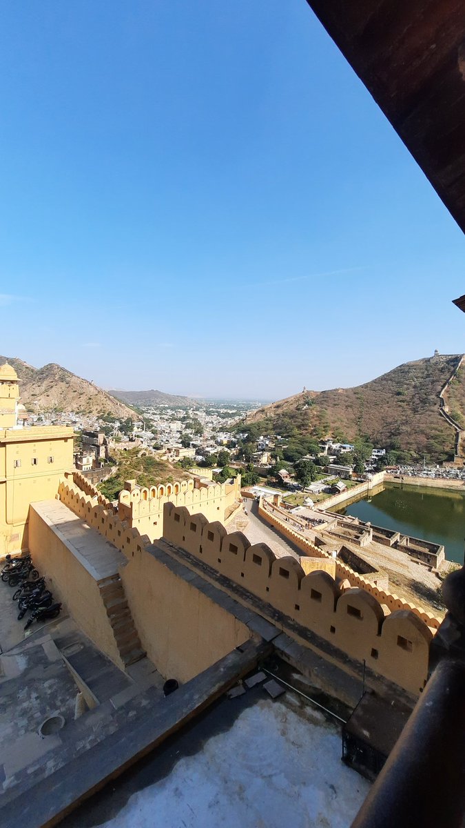 Breathtaking views from the majestic Amer Fort in Jaipur! 🏰✨ #TravelGoals #IncredibleIndia #Rajasthan #Heritage @tourismgoi @JaipurDialogues