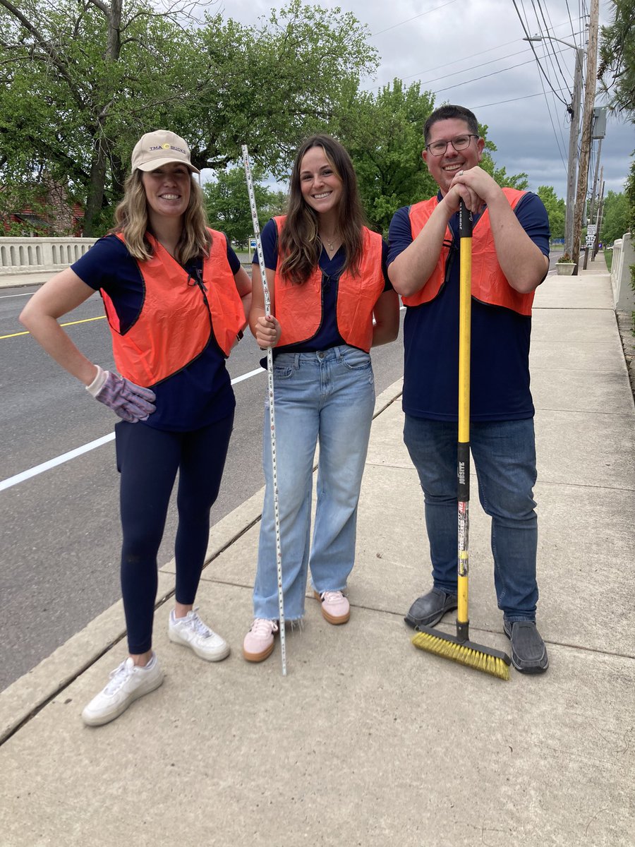 In our bike lane era… Setting up our #Ride4th pop-up bike lane demonstration in partnership with @Quakertown_Boro & @DVRPC ! Check it out on Fourth Street this weekend!

@bikeworkspa | @BikingTheRegion