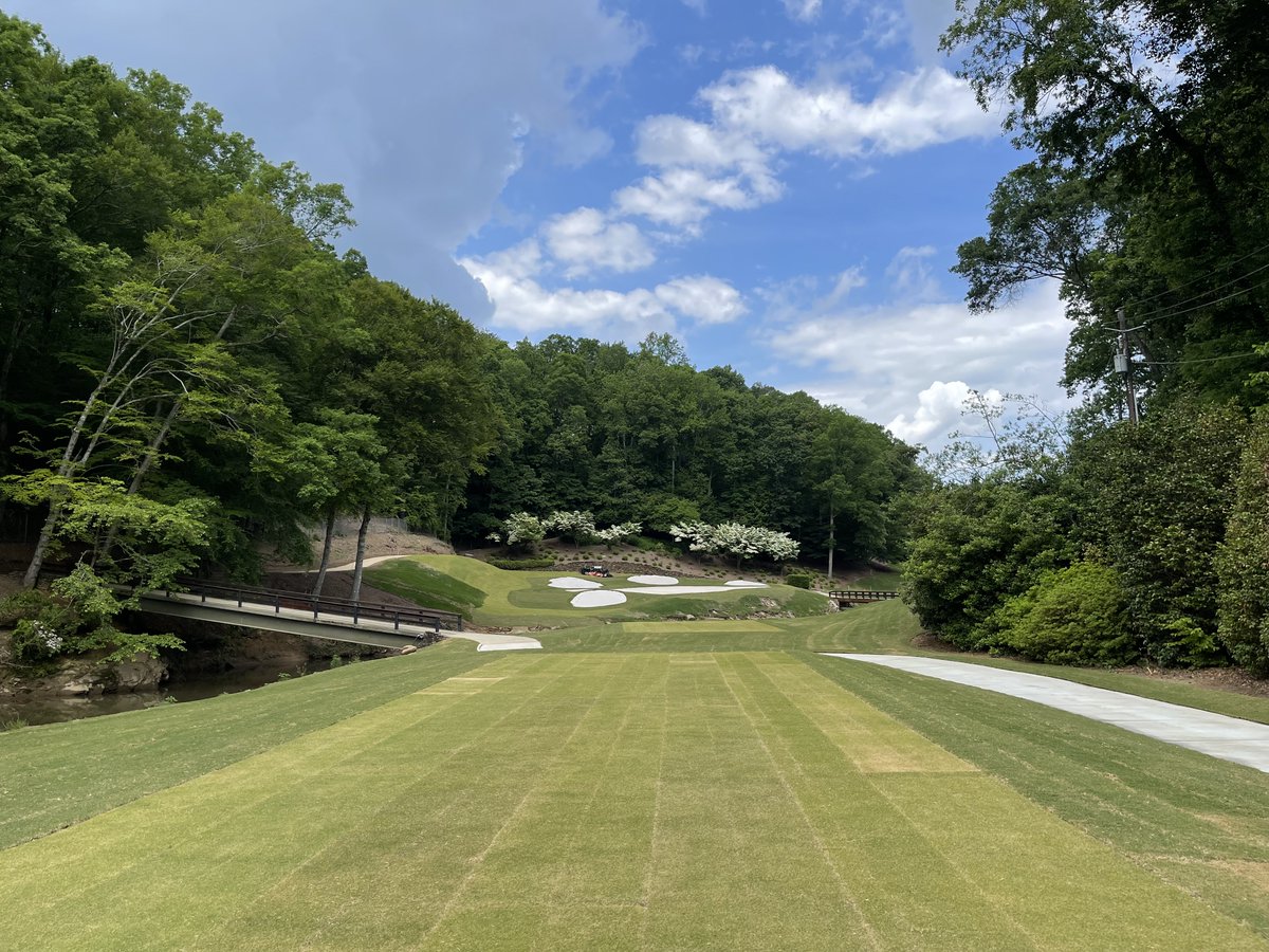 Atlanta Country Club was a fun renovation project for our team.

No. 6 is a 205-yard par 3 that might remind you of another iconic Georgia par 3. Players have to navigate water short of the green and a set bunkers around it.

(📸Scott Benson)

#FairwayFridays #golf #BWDgolf⛳️