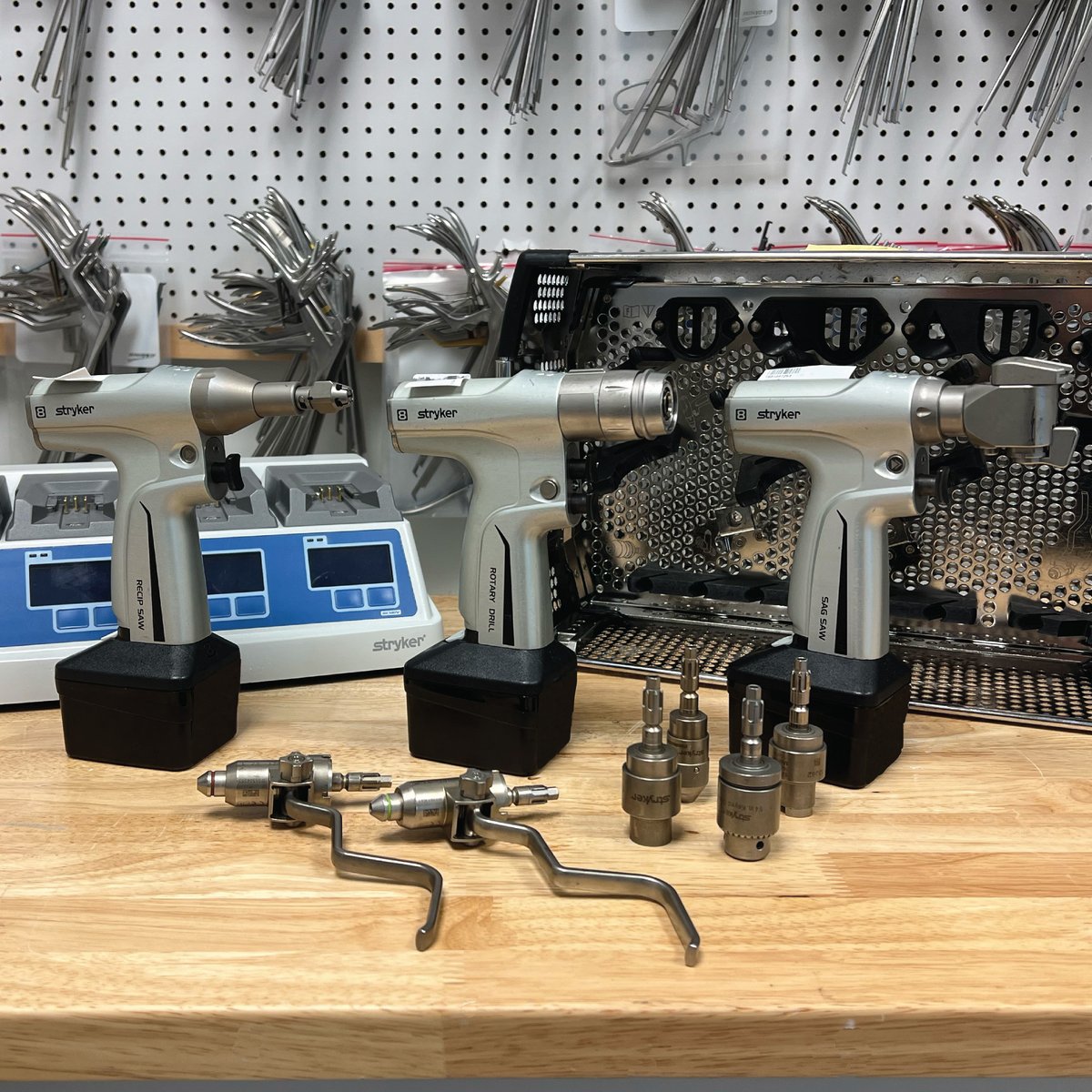 aamedicalstore's tweet image. To keep this wonderful day going, we are highlighting the Stryker System 8 Complete Drill and Saw Kit with Universal Battery Charger.  Stryker products not for resale to hospitals and surgery centers inside the United States.** #AAMedical #System8 #Stryker #FridayHighlight