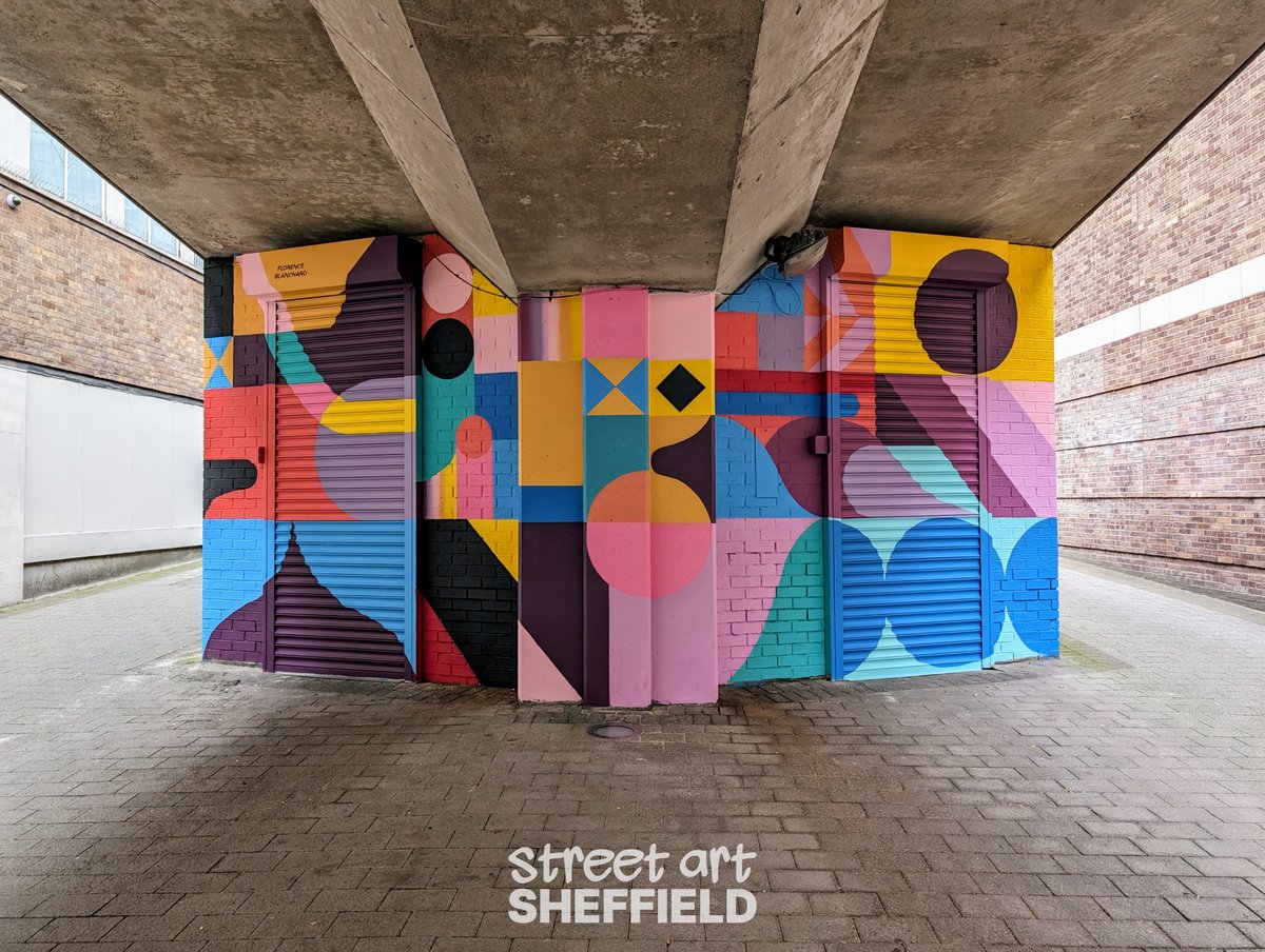 A once dull and lifeless corner of the city centre has been brilliantly transformed by @FlorenceEMA.

Details: streetartsheffield.com/gallery/floren…

#Sheffield #StreetArt #SheffieldIsSuper #mural #SheffieldStreetArt