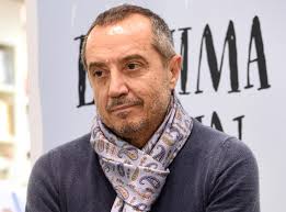 Journalist Franco Di Mare has died; his family announces it in a note. He had been suffering from mesothelioma, a very aggressive cancer. vitagazette.com/en/the-journal… #francodimare #17may
