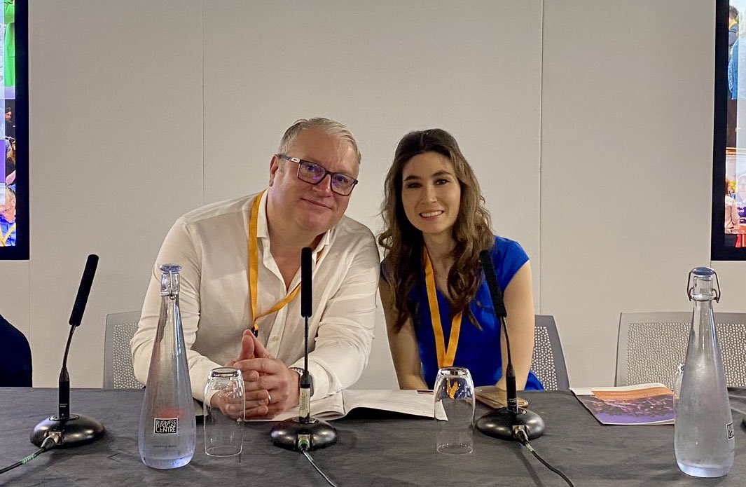 Dr Justin Roe (@justinroe) on Twitter photo It has been an honour to serve as <a href="/WeAHPs/">WeAHPs 💙</a> @rcslt representative on <a href="/BAHNOOfficial/">BAHNO Head & Neck</a> Council with <a href="/FlorenceCookRD/">Florence Cook</a> - so pleased to be handing over to <a href="/GovenderRoganie/">Dr Roganie Govender MBE 🇿🇦🇬🇧</a> and @SHolmes_SLT who will be excellent. It has been an honour to serve as <a href="/WeAHPs/">WeAHPs 💙</a> @rcslt representative on <a href="/BAHNOOfficial/">BAHNO Head & Neck</a> Council with <a href="/FlorenceCookRD/">Florence Cook</a> - so pleased to be handing over to <a href="/GovenderRoganie/">Dr Roganie Govender MBE 🇿🇦🇬🇧</a> and @SHolmes_SLT who will be excellent.