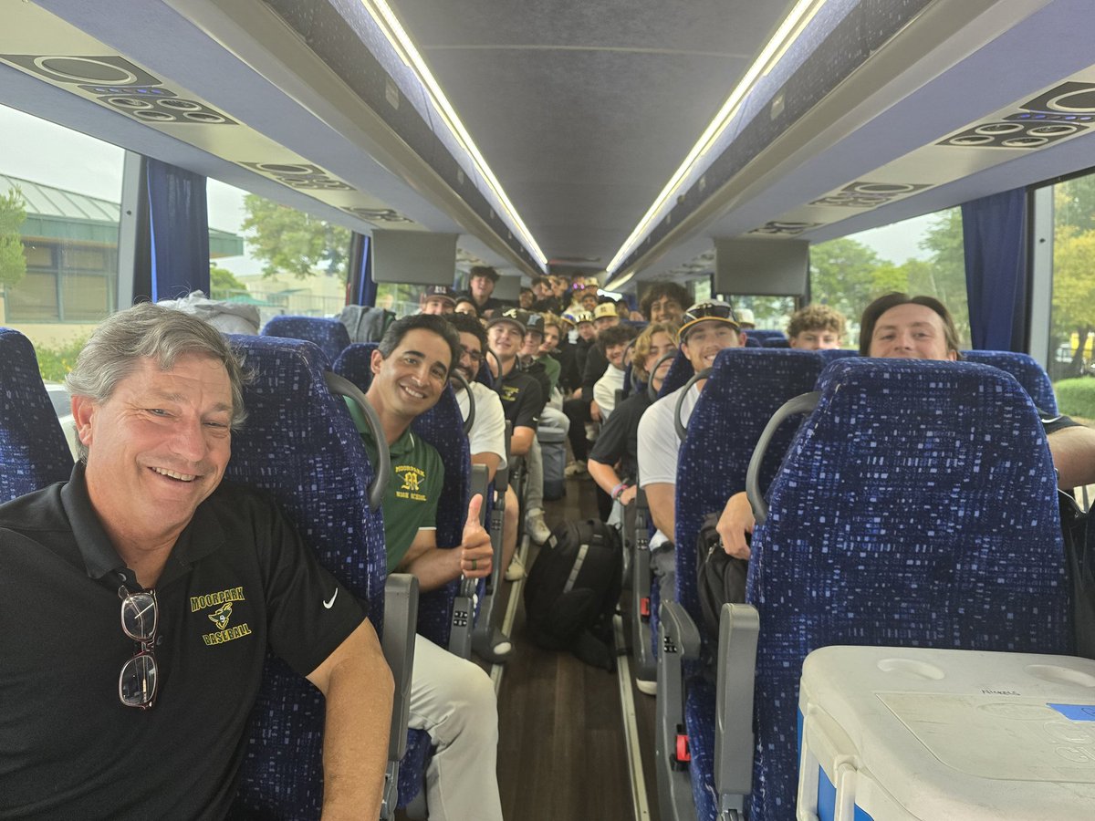 Got a pic of the Moorpark Musketeers baseball team before they headed off to CIF championship game today! Hundreds of students, parents, community members here cheered them on when they left with a police escort! 
@MoorparkAcorn @CityofMoorpark @MoorparkHighSch 
@EliavAppelbaum