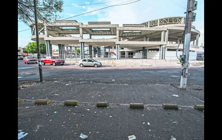 Ayer, en la Mesa de Análisis de Quiero TV @valeria_guzman_ mencionó una vez más que el PRI construyó el Centro Cultural Constitución. Pero no fue así, ellos comenzaron la edificación con Vielma, pero la abandonaron por años en la administración de Robles. Fue @PabloLemusN quien