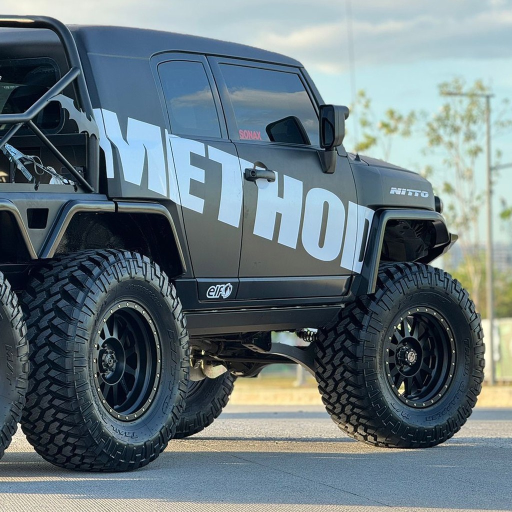 Thoughts on this beastly 6x6 FJ Cruiser running the #304 and 40' tires? 👀🔥 📸: @conceptonewheels.ph @199orh #MethodRaceWheels #MRW #Method #Wheels #Offroad #LighterStrongerFaster #Truck #SUV #FJ #FJcruiser #Toyota