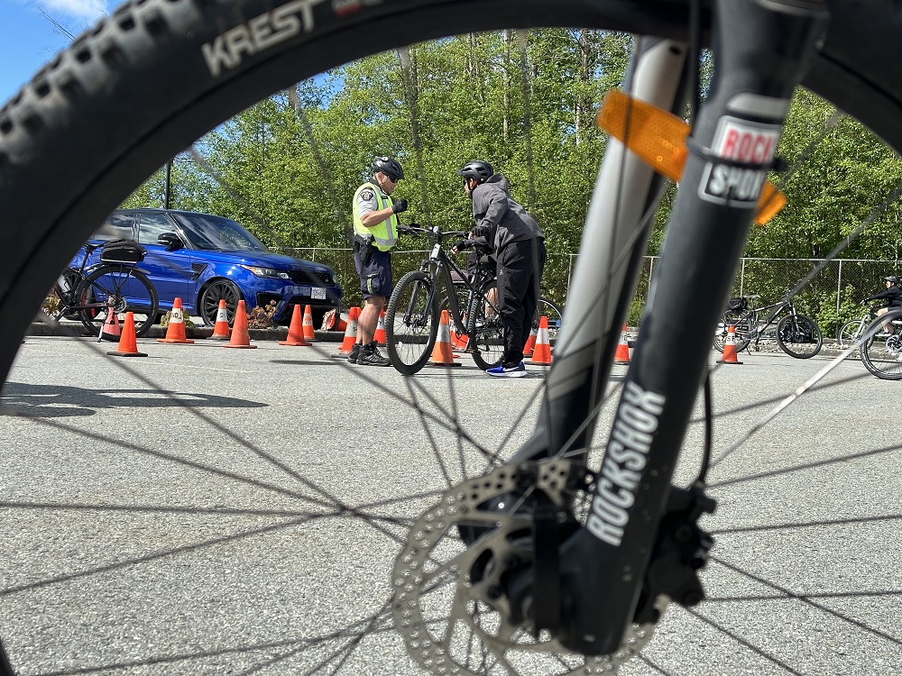 Les agents forment actuellement le deuxième groupe agents des règlements de @CityofSurrey pour le programme conjoint de patrouilles à vélo pour améliorer la sécurité et la sensibilisation dans la ville. Pour en savoir plus (en anglais seulement) : ow.ly/uCvz50RGf7G