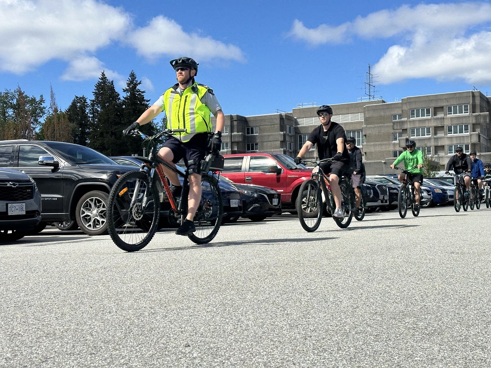 Beautiful weather for some bike riding! 🚲 Our officers have been training @CityofSurrey bylaw officers as part of the joint bike patrol program launched last year to enhance safety and outreach in the city. Learn more: ow.ly/4Syy50RGaNc