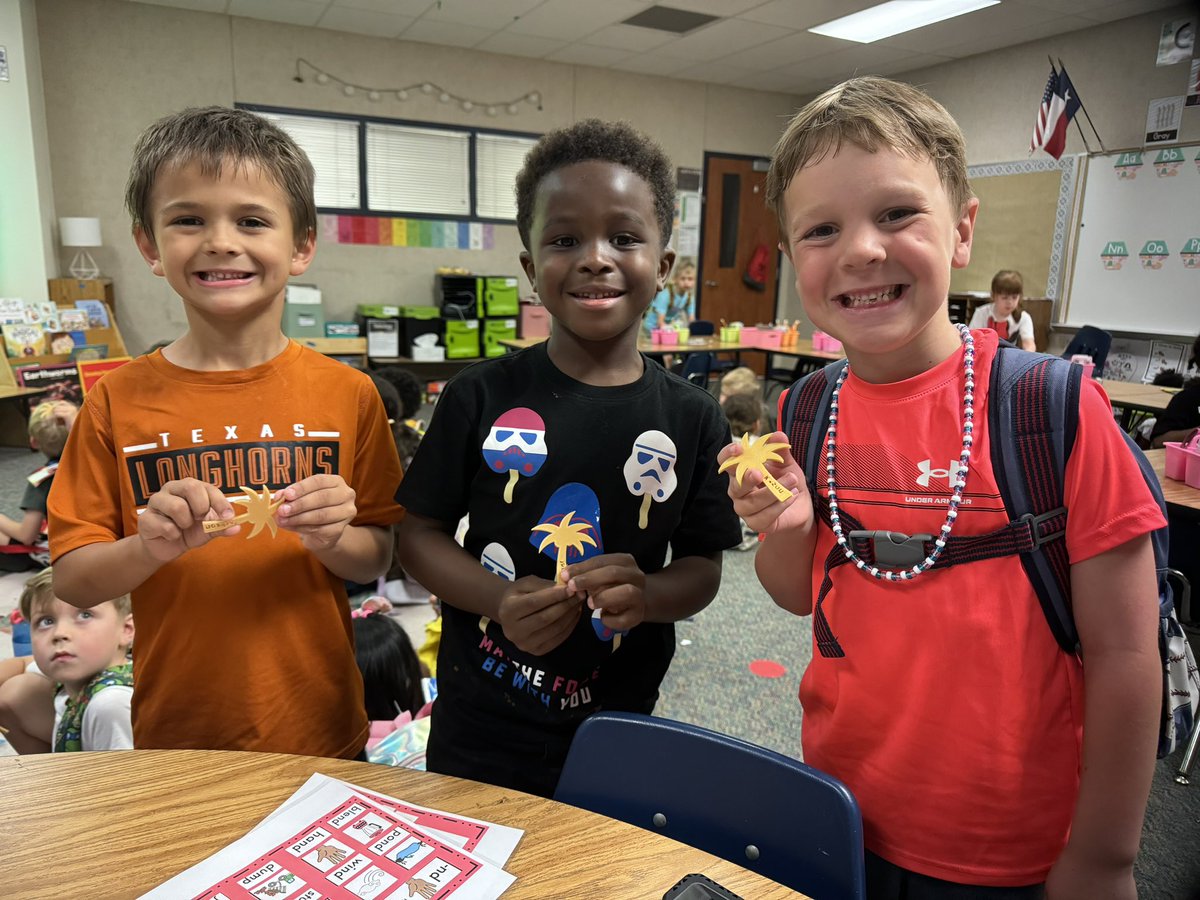Thank you <a href="/amcnallyMRS/">Angie McNally</a> for letting us create with the 3D printer! These were sooo cool and we loved our Palm Trees! 🌴<a href="/MinshewColts1/">MinshewColts1</a> #kindergarten