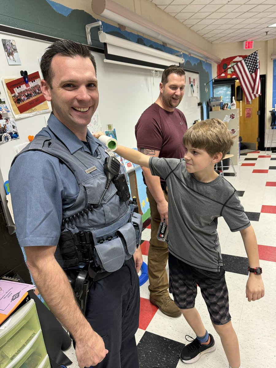 Thank you @PlainsboroTwpPD & @westwindsorpd for sharing pedestrian & bicycle safety ideas with the @CMSPRISM students today. We’re excited to collaborate! #TeamCommUNITY #wwprsd