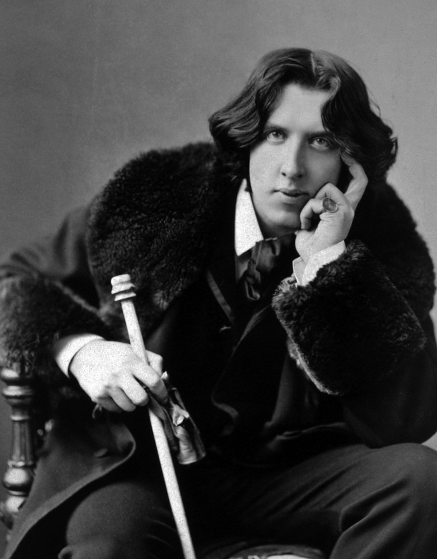 'Todos estamos en el pozo, pero algunos miramos las estrellas'.

-Oscar Wilde