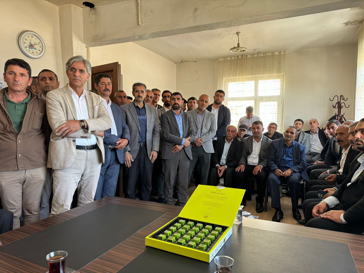 Akparti Bingöl milletvekili Sn. Feyzi BERDİBEK, Akparti İl Başkanı Sn.Yılmaz SEVEN, Merkez İlçe Başkanı Sn.Feyzi KIZIL Meclis Başkanı Sn. Nihat DOĞU, Gençlik Kolları Başkanı Sn. Enes ASLAN,ı derneğimizde misafir ettik. 
Hayırlı olsun temennileri için çok teşekkür ediyoruz.