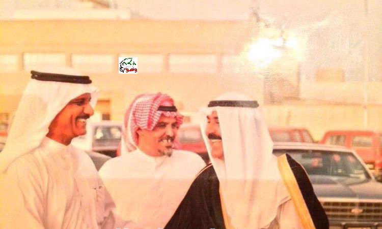 FFALBALOOD's tweet photo. صاحب السمو امير دولة الكويت 
الشيخ مشعل الاحمد الصباح حفظه الله ورعاه 
 وخالد حسين فهد السوارج الله يرحمه
 ومساعد حسين علي السوارج الله يطول عمره في احد المناسبات سنة 1988

#المفقودين_الكويتيين 
#ديوان_الخدمة_المدنية https://t.co/qXsyyk9GU5