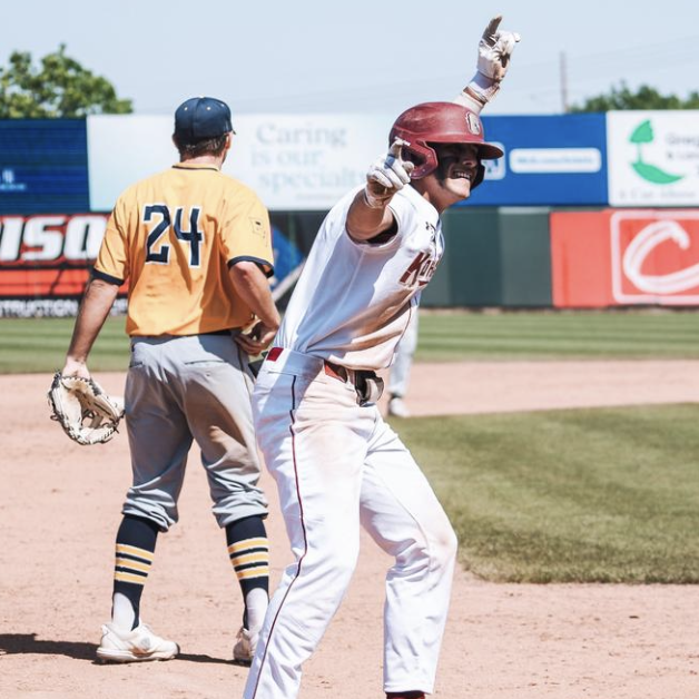 Both the Kohawk baseball and softball teams take to the diamond this weekend in NCAA tournament play! First pitch for baseball is scheduled in a few minutes and softball plays tomorrow. We'll be watching and rooting for you!! #TalonsOut
Schedules at kohawkathletics.com