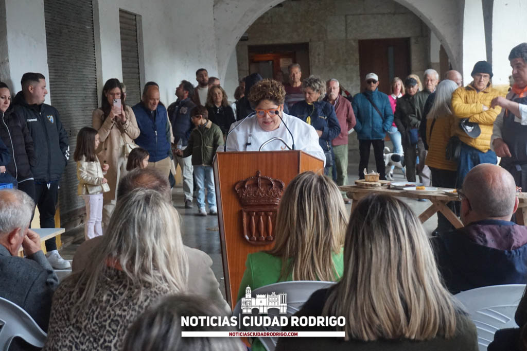 Leticia Martín Palos ofrece un 'rico' pregón en la III Feria del Farinato de Ciudad Rodrigo noticiasciudadrodrigo.com/2024/05/17/let…