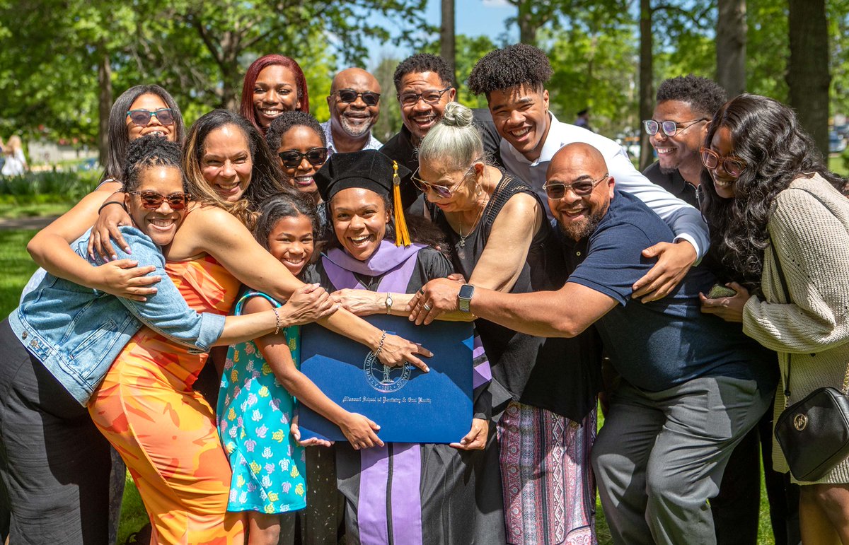 ATSU_news's tweet photo. ATSU’s Missouri School of Dentistry &amp; Oral Health celebrated the class of 2024 Friday, May 17, with a commencement ceremony in Kirksville, Missouri. The ceremony saw 62 students receive their doctor of dental medicine degree.

Congratulations to the class of 2024! #ATSUPride https://t.co/whZGHcJu6g