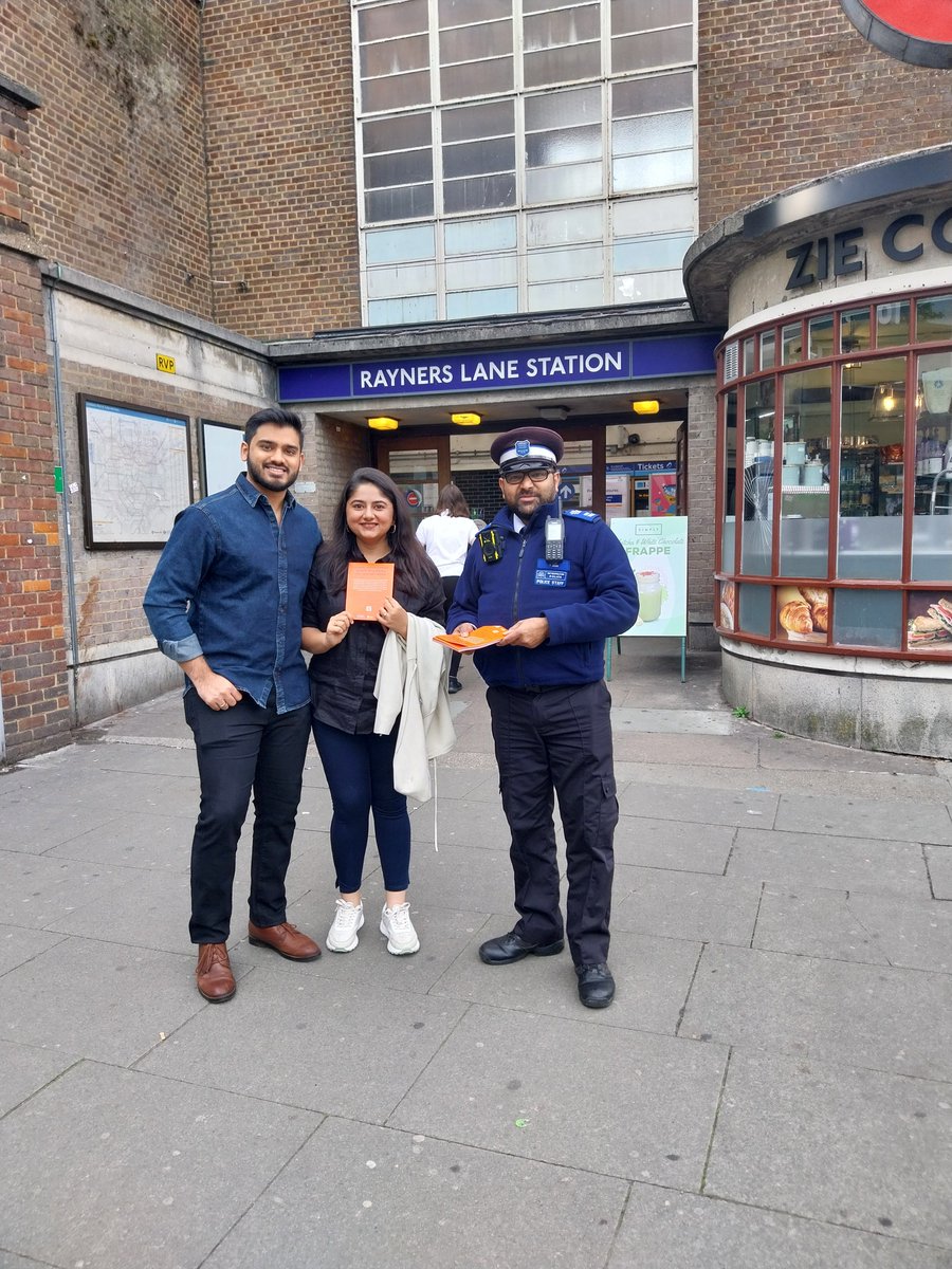 Rayners Lane SNT Officers were outside Rayners Lane Station carrying out VAWG Patrols. speaking to female commuters giving the safety advice. #VAGW #MyLocalMet @RaynersLane