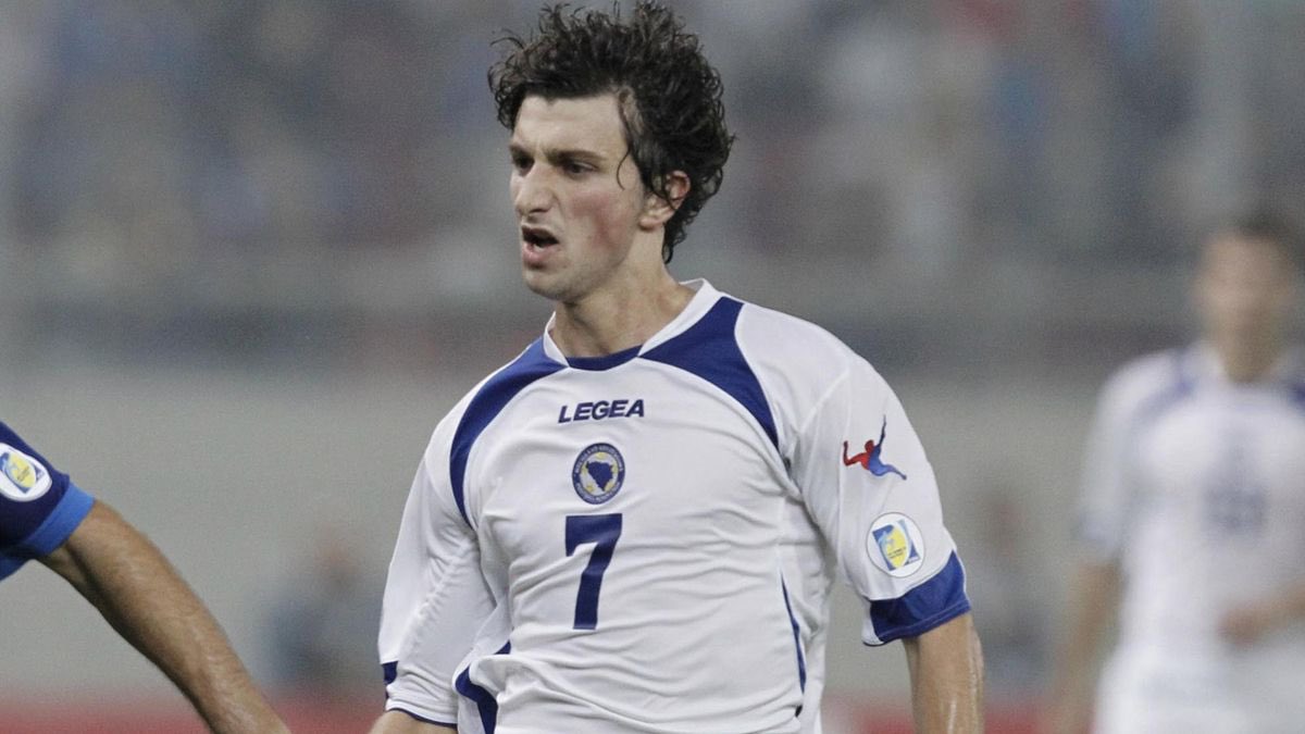 Miroslav Stevanović has announced his international retirement. 

Had 33 caps and 3 goals for the national team. 

A player with a great mentality. 

All the best.. 🫡🇧🇦