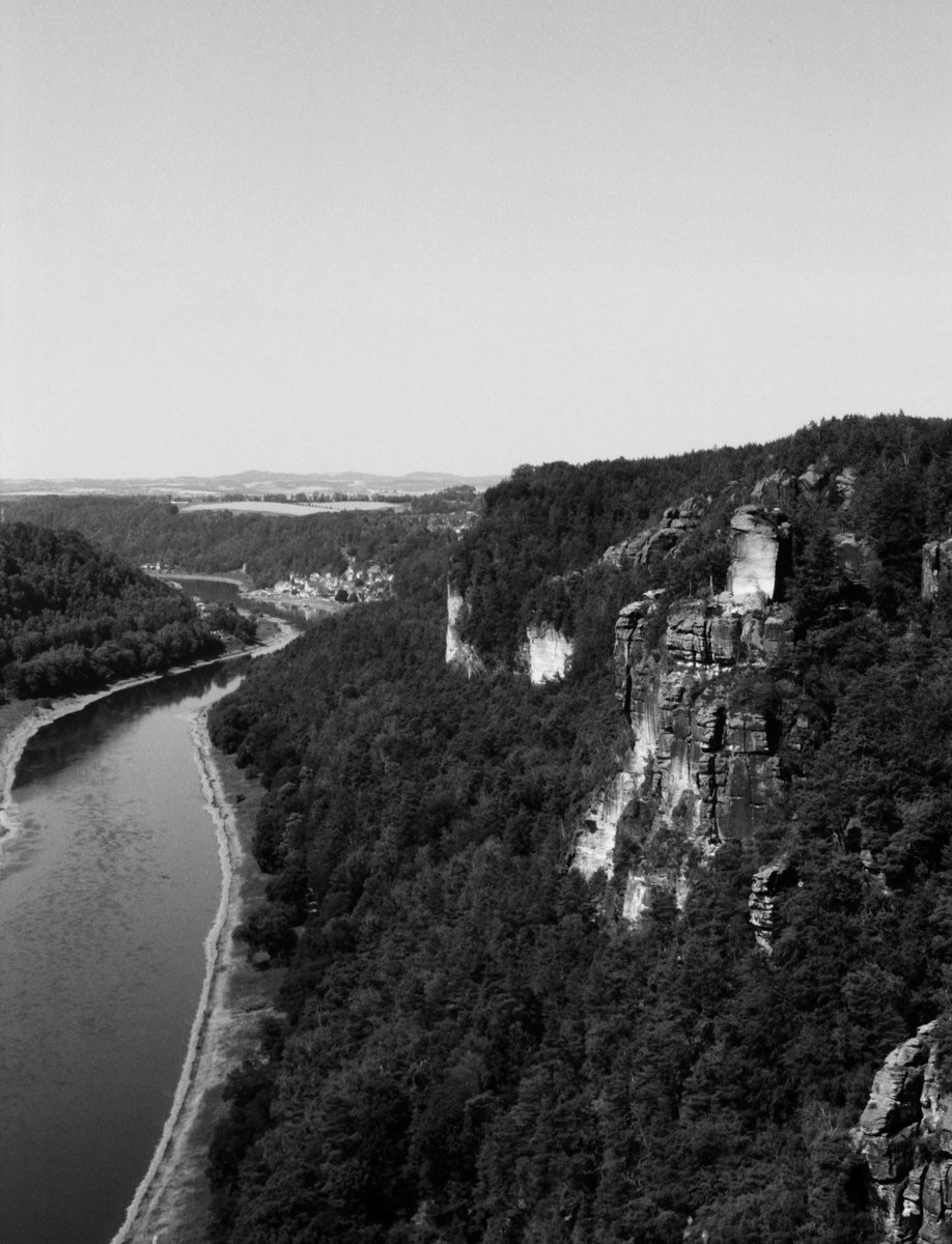 Sächsische Schweiz und Elbe.

#photography #filmphotography #blackandwhitephotography #BelieveInFilm