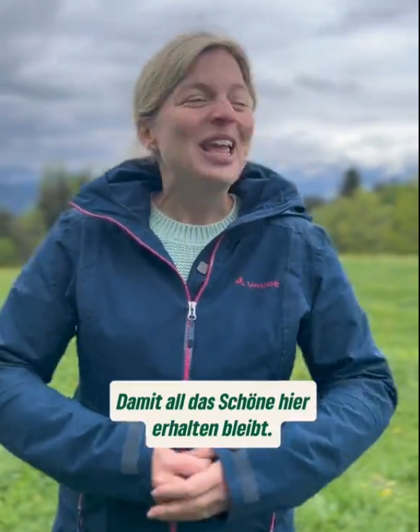 @Carmen62100722 Sich in die Natur stellen, die die eigene Partei mit Windrädern, Solarparks, Abholzung, Versiegelung und dem Abschalten der von der EU klassifizierten grünen Energie vernichtet und über die Opposition pöbeln. 
Was für ein toller, konstruktiver Wahlkampf der Grünen. 🤮