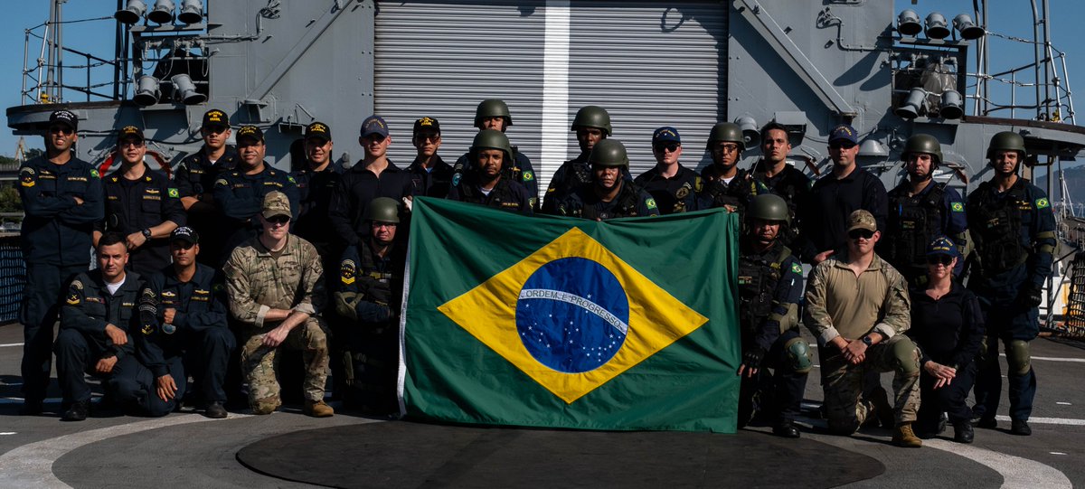 Proud to work alongside our partners and allies in #SouthernSeas2024! @USCG Cutter James (WMSL 754) is engaging with @marmilbr to strengthen maritime partnerships and improve interoperability. #USCG #MaritimePartnerships #IUUF #CGatSea @Southcom @NAVSOUS4THFLT