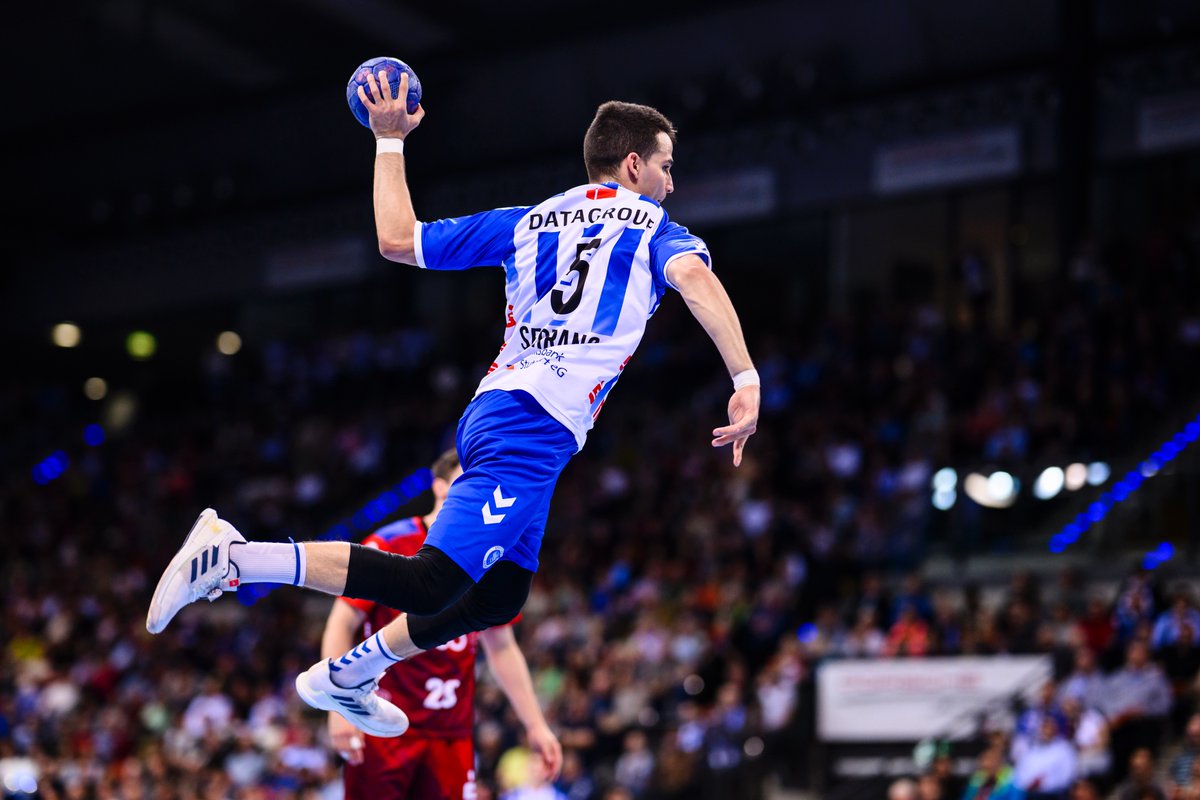 Die WILD BOYS kommen zielstrebiger aus der Kabine und erhöhen die Führung - 20:15 in der 40. Spielminute.
Vamos, TVB!🔥
#gostuttgart #liquimolyhbl #wildboys #tvbstuttgart