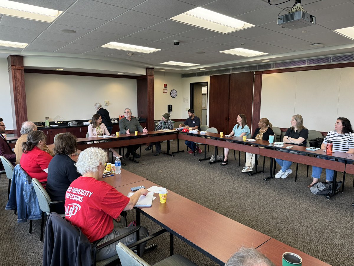 Students should have access to high quality public higher education in every corner of the state. Today I visited @uupinfo leaders from WNY @buffalostate . Schools like these transform lives, providing critical support for students. Let’s invest in a #NewDeal4HigherEd for our