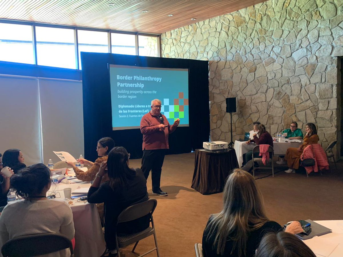 CSFMEU's tweet image. @andybpp Director Ejecutivo de la Alianza Fronteriza de Filantropía México-Estados Unidos, nos habla en esta sesión del diplomado LaF de las distintas Fuentes de Financiamiento para proyectos