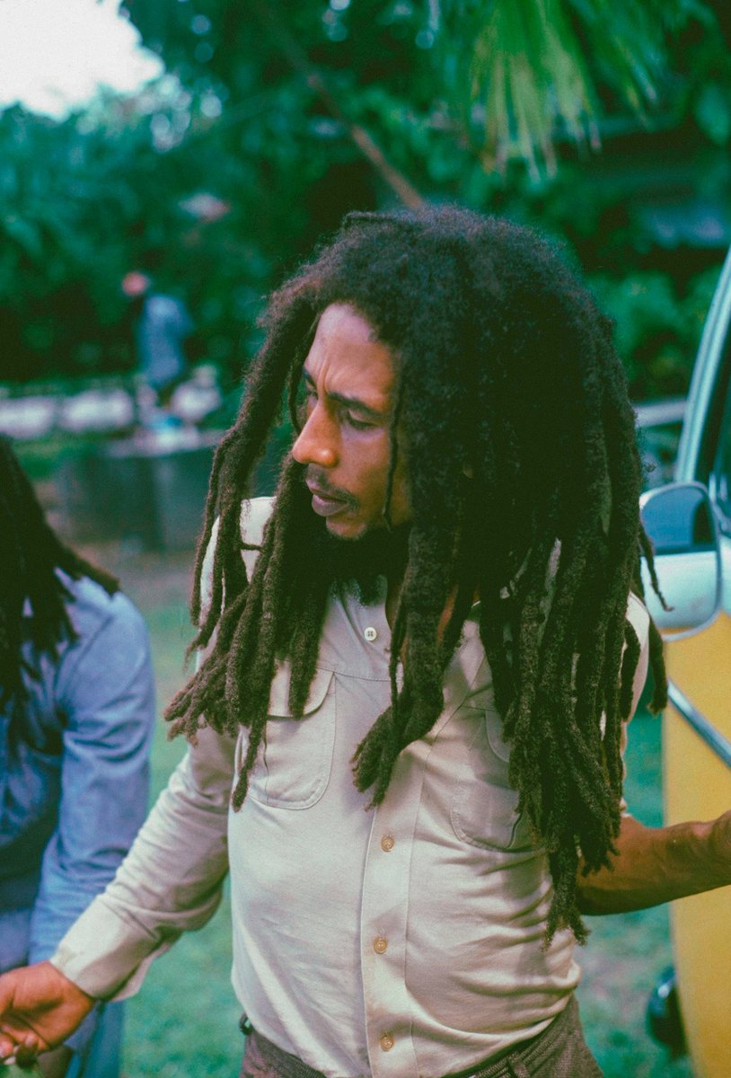 Bob Marley arriving prior to his appearance at the Reggae Sunsplash Festival in Montego Bay, Jamaica, 1979 📸 Denis O'Regan 🇯🇲 ❤️💛💚