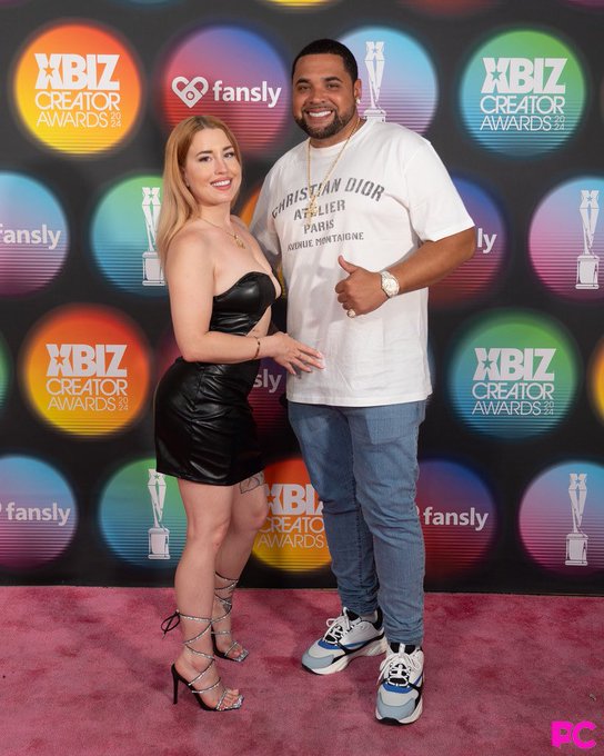 Great Time at @XBIZ Awards with @honeybunny_BA Congrats to All The Nominees 🎥  Red Carpet https://t.<a class="tags" href="/tag/xbiz">@xbiz</a><a class="tags" target="_blank" title="On Twitter" href="/?out=eyJ0eXAiOiJKV1QiLCJhbGciOiJIUzUxMiJ9.eyJpYXQiOjE3MjI2MTQxNzgsImlzcyI6InR3cG9ybnN0YXJzLmNvbSIsIm5iZiI6MTcyMjYxNDE3OCwiZXhwIjoxNzU0MTUwMTc4LCJyZWRpcmVjdF91cmwiOiJodHRwczovL3R3aXR0ZXIuY29tL2hvbmV5YnVubnlfQkEifQ.3Ub7MBoZNXZkjmKoGDE3X4GXzpLdp8wcFC1uY0cQscVM081ZNGv04x6rgjrsa6QQqldarqqAcWULXxg6S2N2zw">@honeybunny_BA</a><a href="/tag/mvsales"class="tags"><span>#mvsales</span></a>