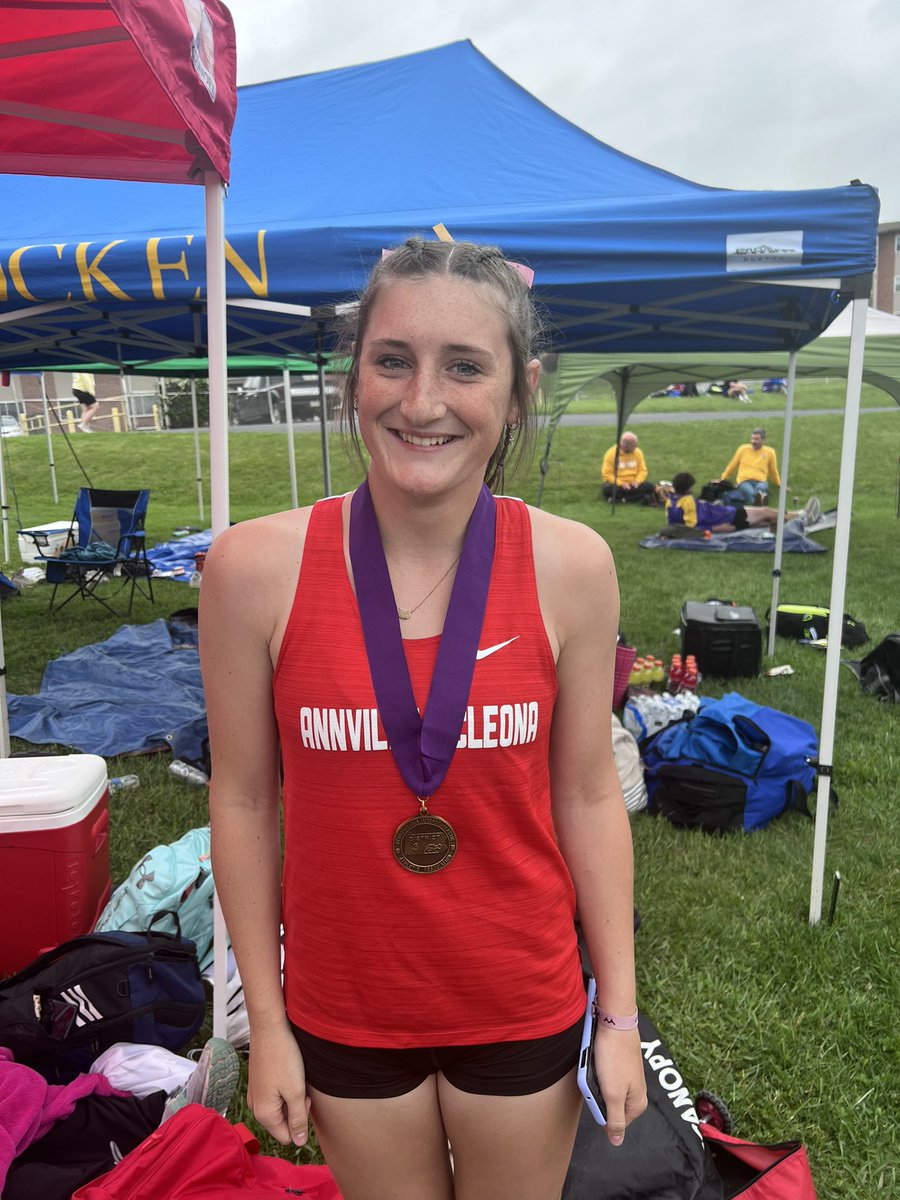 Caitlin Shay earns a 7th Place Medal in Pole Vault! Great season 👏👏