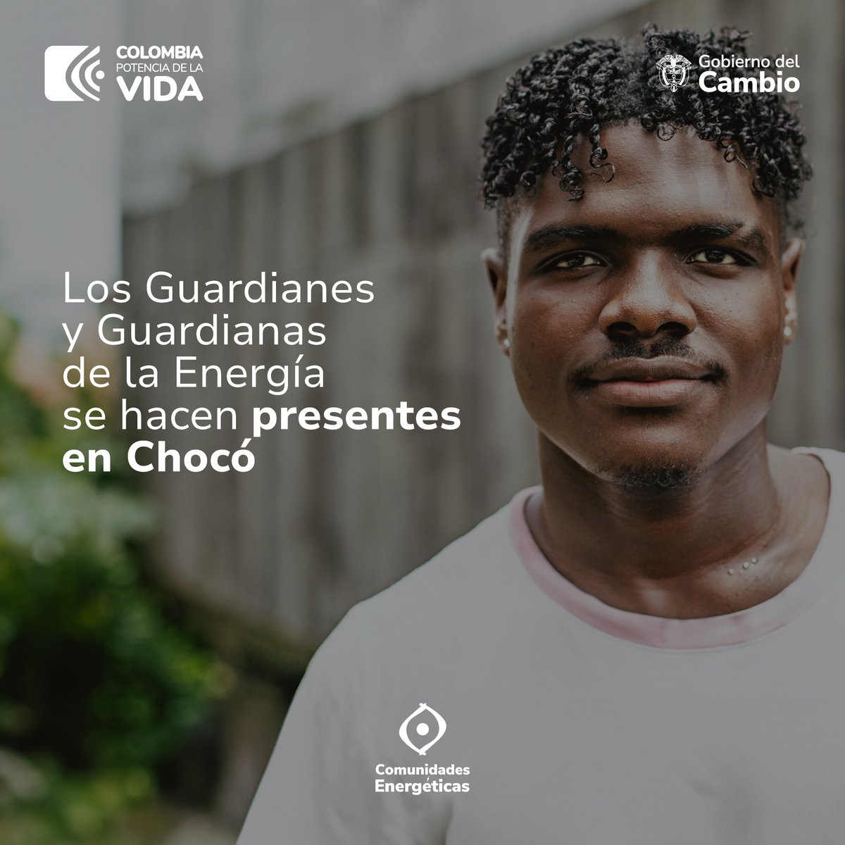 Con la estrategia #ComunidadesEnergéticas, de @MinEnergiaCo, se han conformado 110 guardianes y guardianas de la energía, entre niños, adolescentes y adultos de 23 Instituciones Educativas de Quibdó y Bojayá, en las que se instalaron soluciones para generar energía solar. 🔦