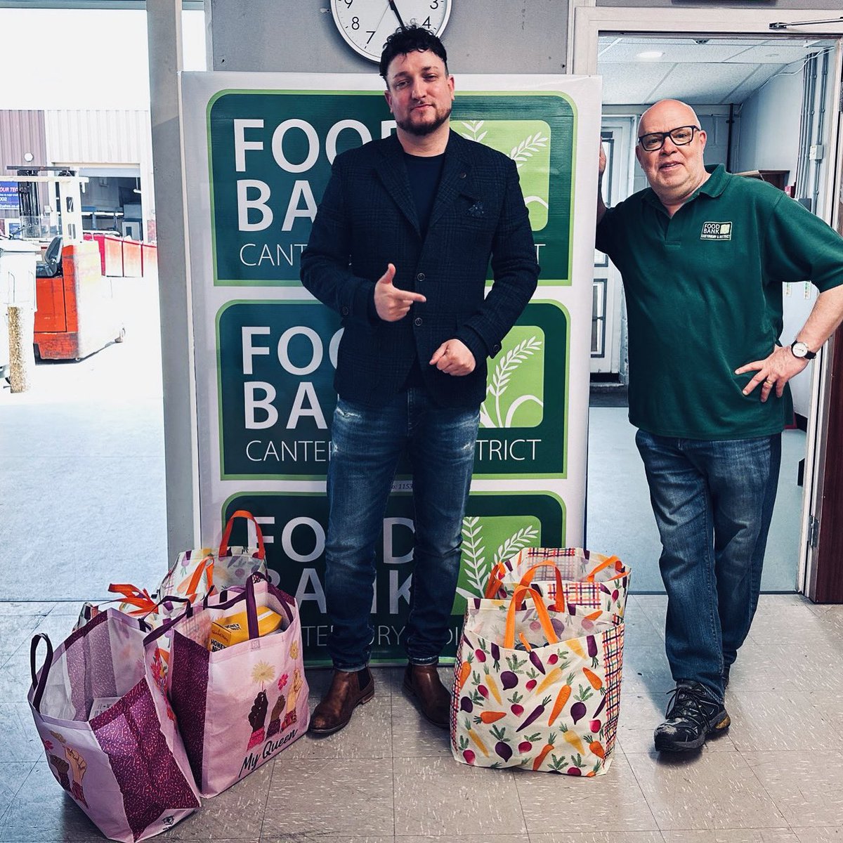 Thank you to our great friend and supporter @SingleDadSW for dropping donations from @CodCanterbury this morning! Great to see you and thanks to everyone who donated! #foodiscare