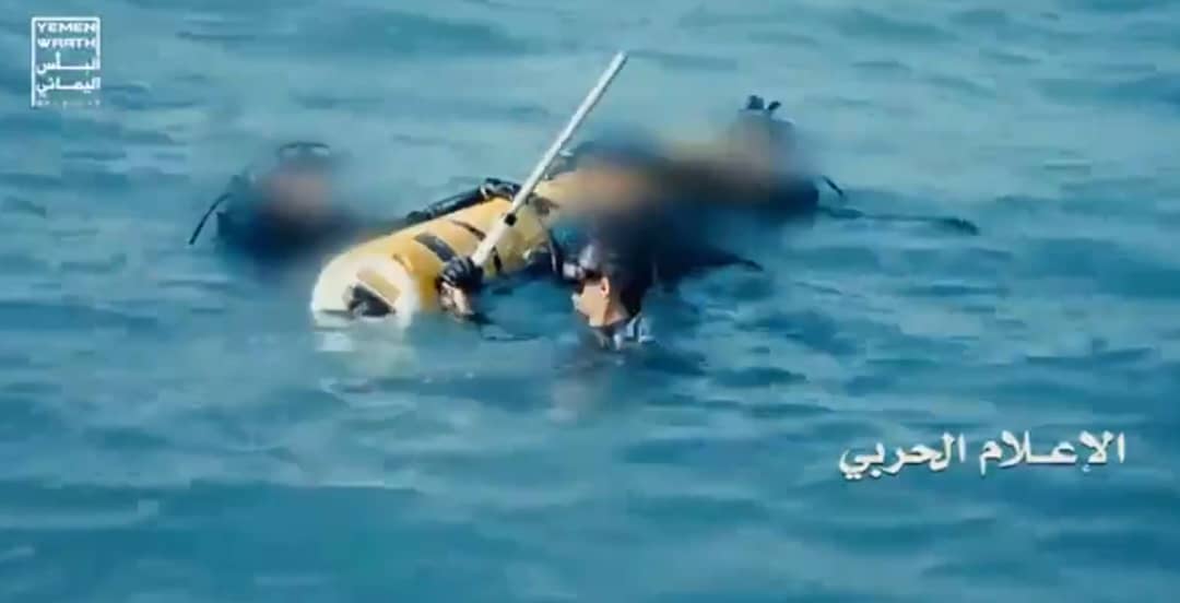 التكتيكات الحربية للبحرية اليمنية .. تغيير مفاهيم الحروب البحرية ( تقرير )

لم تكن العمليات الهجومية التي نفذتها #صنعاء في مسرح العمليات البحرية ذات هدف واحد يتمثل في استهداف السفن التجارية التابعة لـ" #إسرائيل " وسفن العدوان الأميركي والبريطاني فحسب ، بل كانت تحمل أيضاً أهدافاً