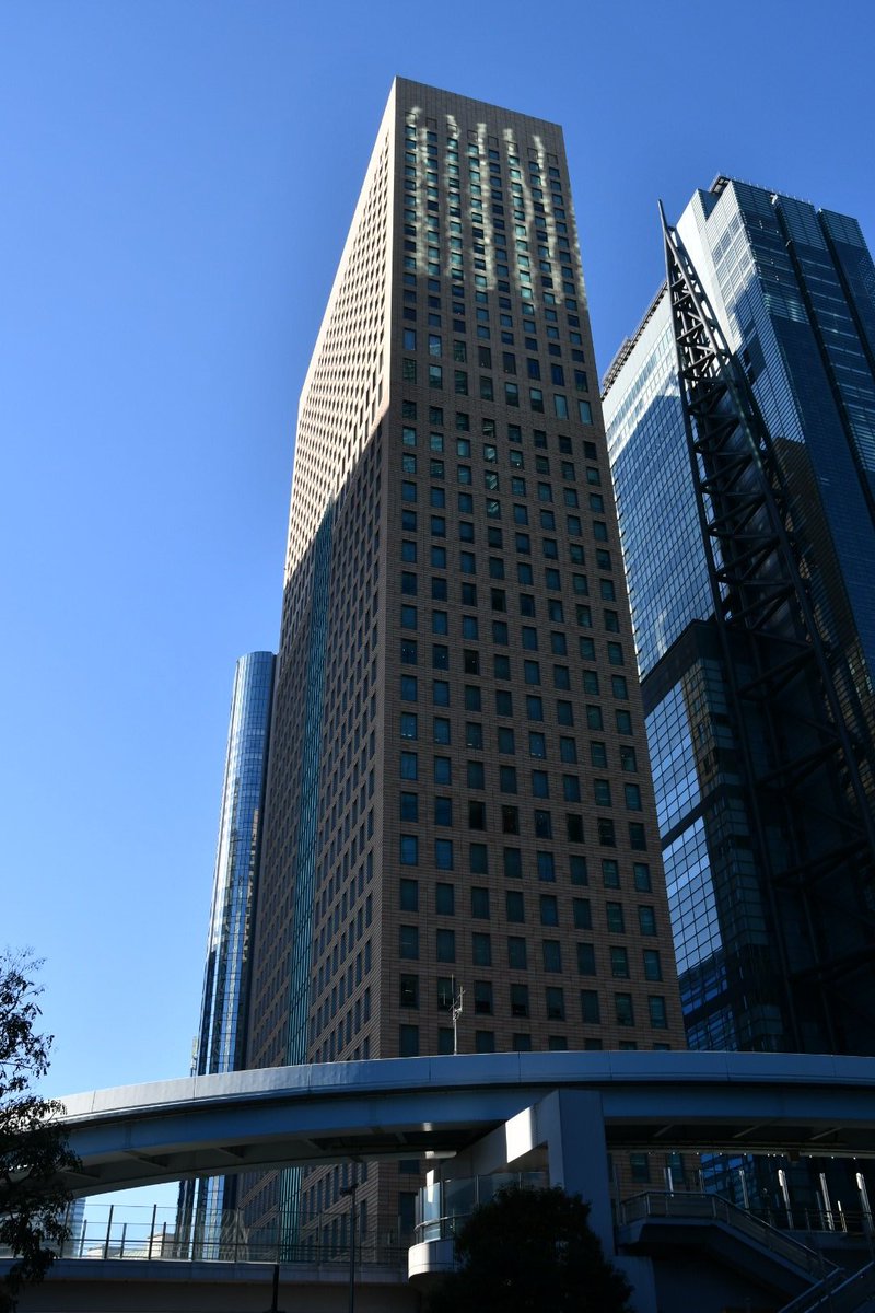 ロイヤルパークタワー汐留

階数・地上38階
高さ・172m
竣工・2003年4月

住所・東京都港区東新橋１丁目6-3