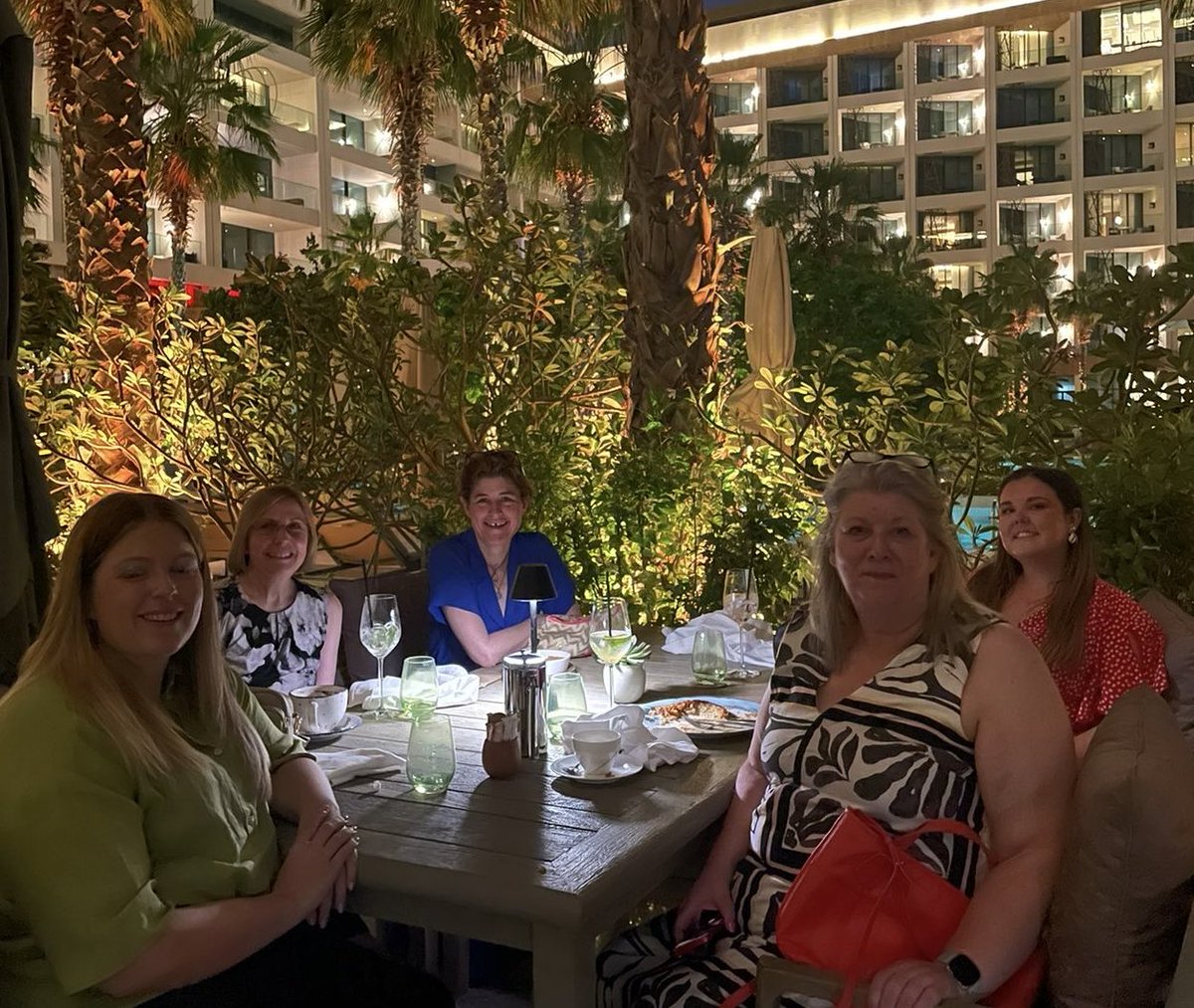 What a great evening, putting the edu reading world to rights in a beautiful setting! Thank you ⁦@maryroseg⁩ for hosting, ⁦@nikkigamble⁩, ⁦@Y6Missb⁩ & Hannah - we’re all fired up for ⁦@ELFDubai⁩ RfP Conf tomorrow! ⁦@OpenUni_RfP⁩ ⁦@TeresaCremin⁩