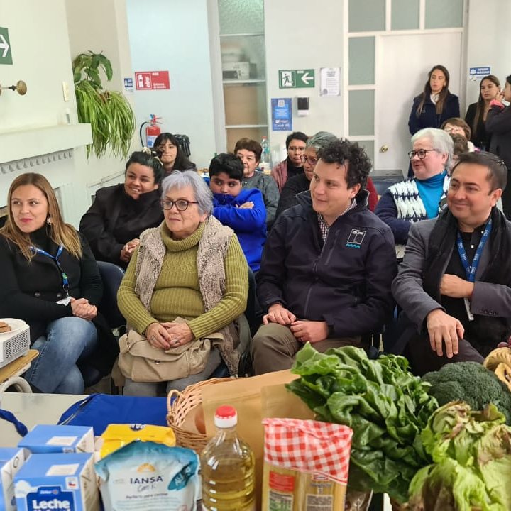 En el EcoMercado Solidario 🍅🍏 de San Fernando se llevó a cabo el primer taller de Seguridad Alimentaria, donde se entregaron consejos sobre la conservación e higiene de los alimentos. Para conocer más de los #EcoConsejos visita 👉 fosis.gob.cl