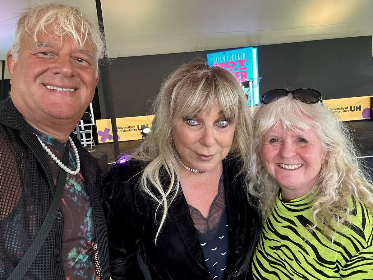 Amazing time today at @UniofHertshe Festival of Ideas! Re-connected with @UHLiterature staff who nurtured me through my Masters (@hughes_rowland), & was inspired by female comedy icon @HelenLederer - especially as I was once an anonymous reviewer for her amazing UH @CWIPprize!