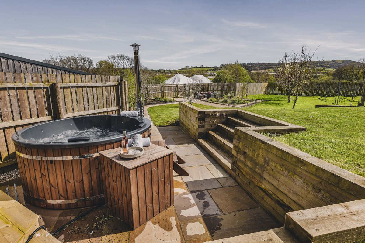 New - Heron House - Dine alfresco in your own vineyard and try our award winning wines or invite our private chef in for a  fine dining experience and then relax and watch the sun go down in the wood fired hot tub