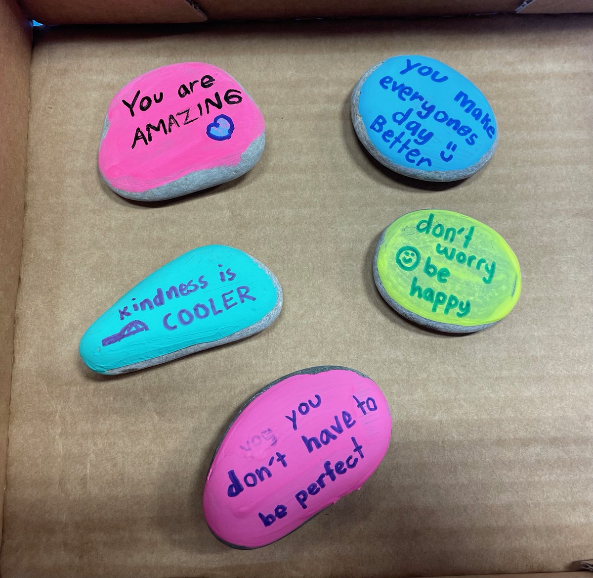 Confident Girls are Kind👏What is kindness? How does kindness feel to give & receive?💟We decided to show & encourage kindness by painting rocks.🖌🎨Keep a lookout for our Kindness Rocks Garden & spread kindness!

fitwize4kids.com/ashburn/girls
#confidentgirls #fitwize4kidsashburn